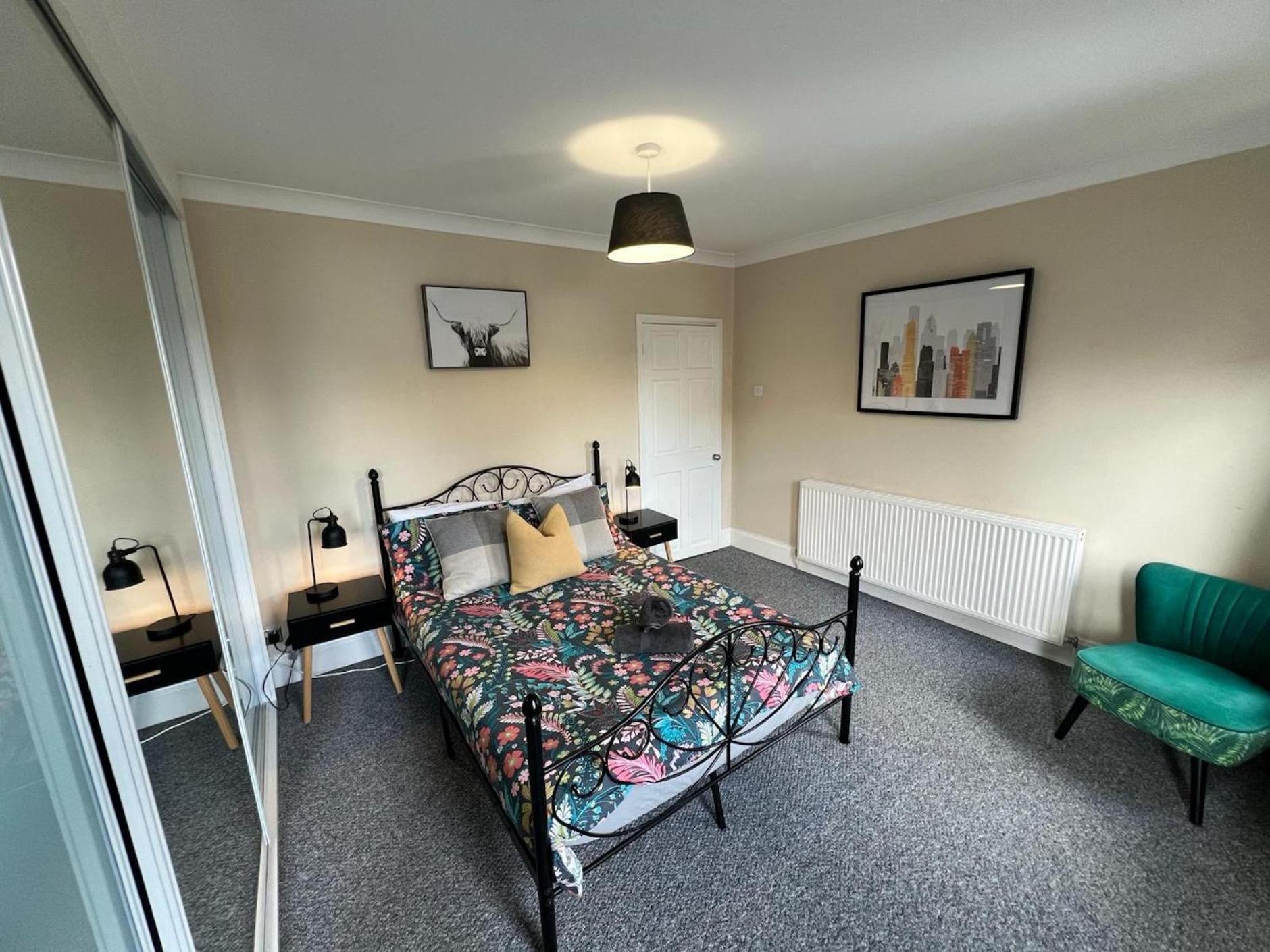 Great 4 Bedroom House - Great Location - Garden - Parking - Fast Wifi - Smart Tv - Newly Decorated - Sleeps Up To 8! Only 10 Mins Drive To Sandbanks Beach! Close To Poole & Bournemouth Ngoại thất bức ảnh
